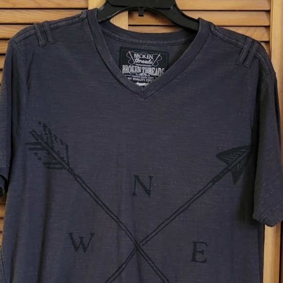 Broken Threads Mens Distressed Graphic Tee Size Medium - Picture 2 of 8